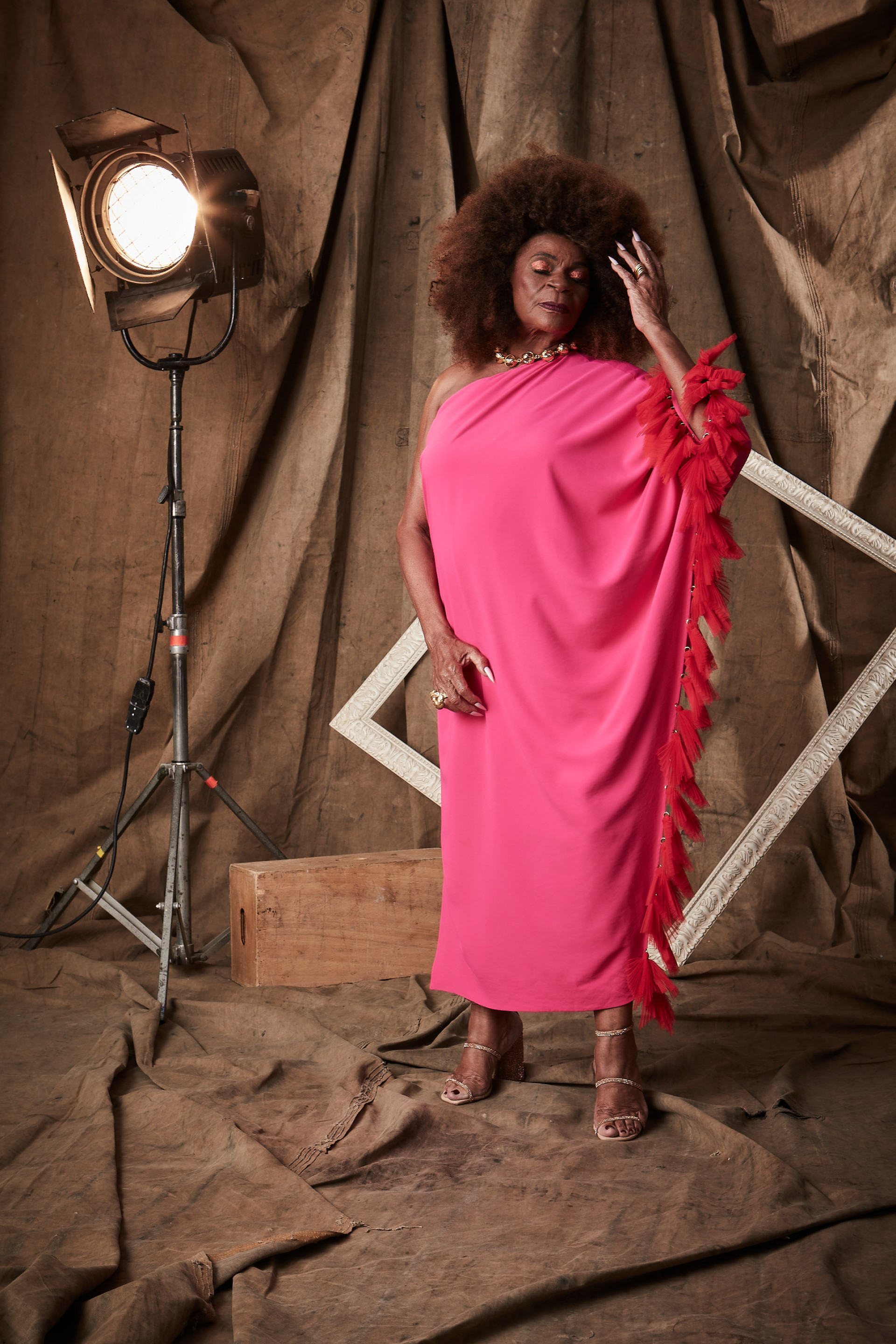 No mês da Consciência Negra, Zezé Motta bate um papo com a coluna Daniel Nascimento e fala sobre racismo e desafios na TV e no cinema brasileiro - Foto: Gustavo Arrais/ Divulgação