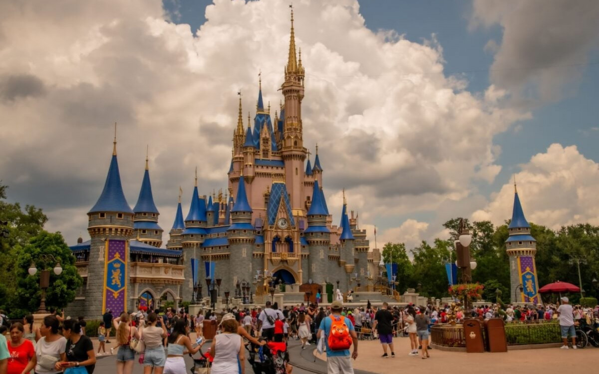 O Magic Kingdom Park foi o primeiro parque tem&aacute;tico do Walt Disney World (Imagem: dorengo5 | Shutterstock)