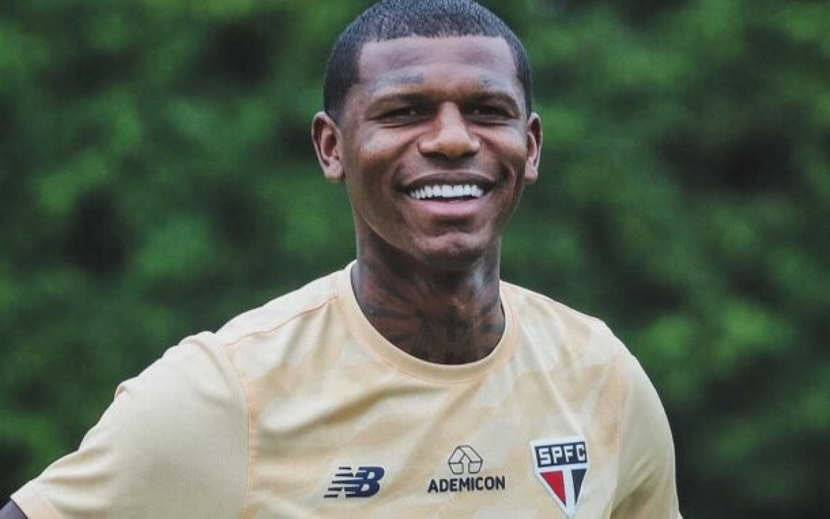 São Paulo trabalha para ter Arboleda contra o RB Bragantino