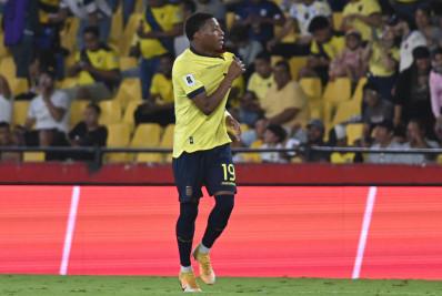 Atacante do Flamengo, Plata volta a marcar de cavadinha em goleada do Equador