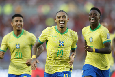 Raphinha empata com Neymar em participações em gols pela Seleção nas Eliminatórias