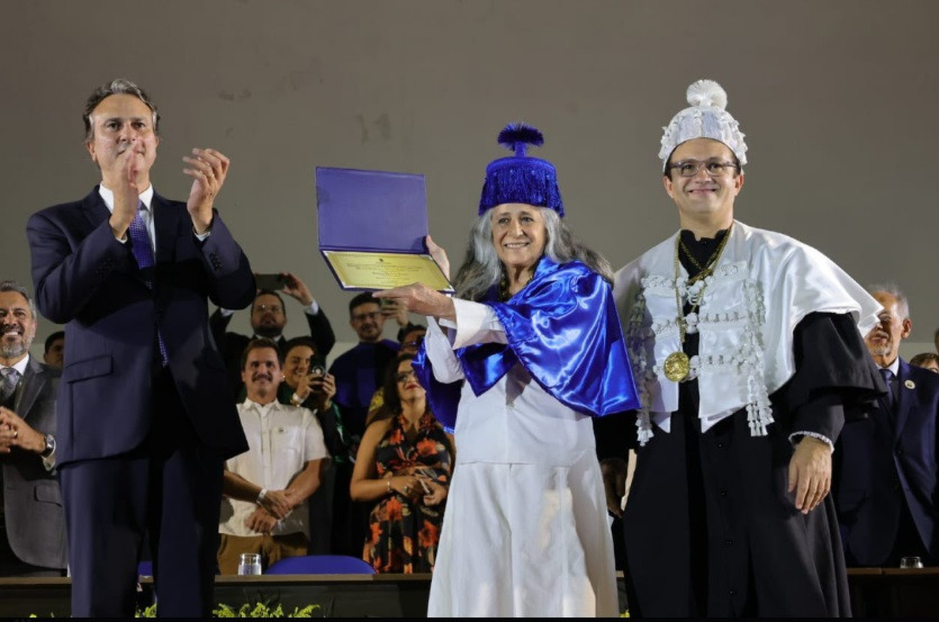 Cantora recebeu o título de Doutora Honoris Causa - Reprodução / X