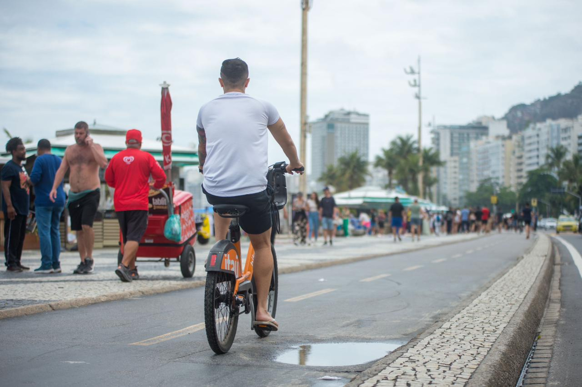 Tempo no Rio foi cinza nesta sexta, com chuva em alguns pontos da cidade - Armando Paiva / Ag&ecirc;ncia O Dia