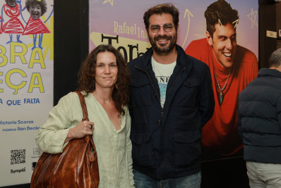 Famosos marcam presença na reestreia da peça 'Terapia Infernal'