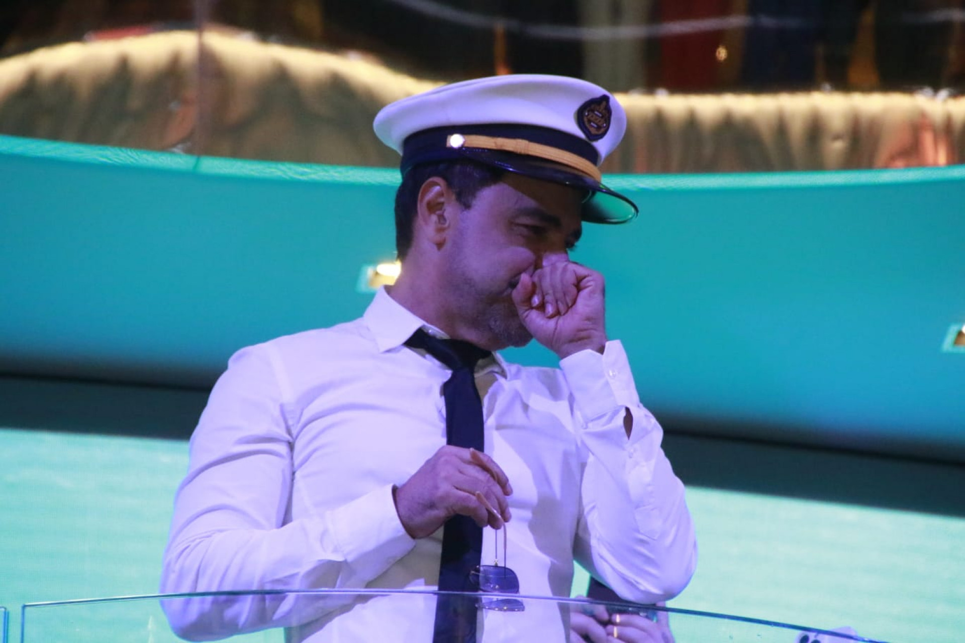 Cantor se emocionou com recepção dos tripulantes do Navio do Zezé - Divulgação