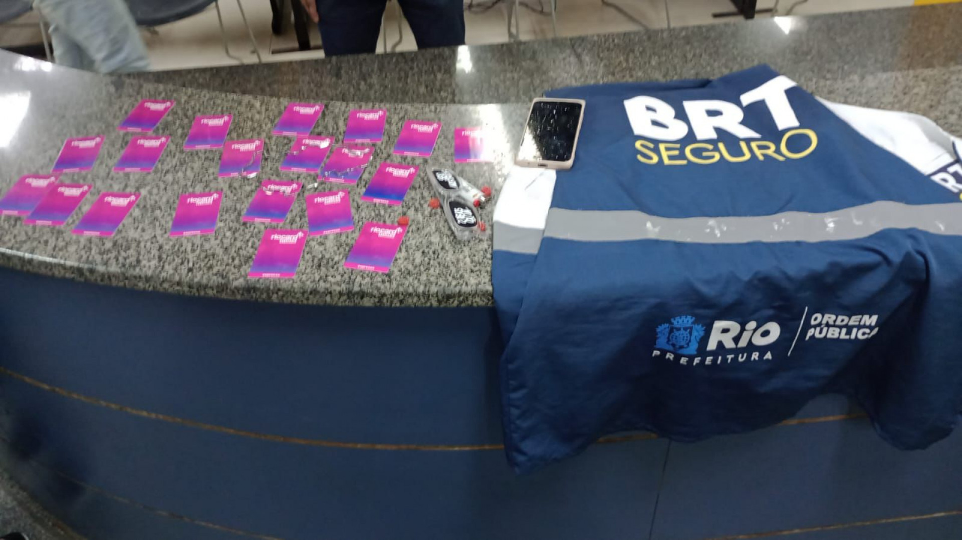 Um dos presos havia furtado 20 cartões da RioCard na estação Capitão Menezes - Divulgação / BRT Seguro