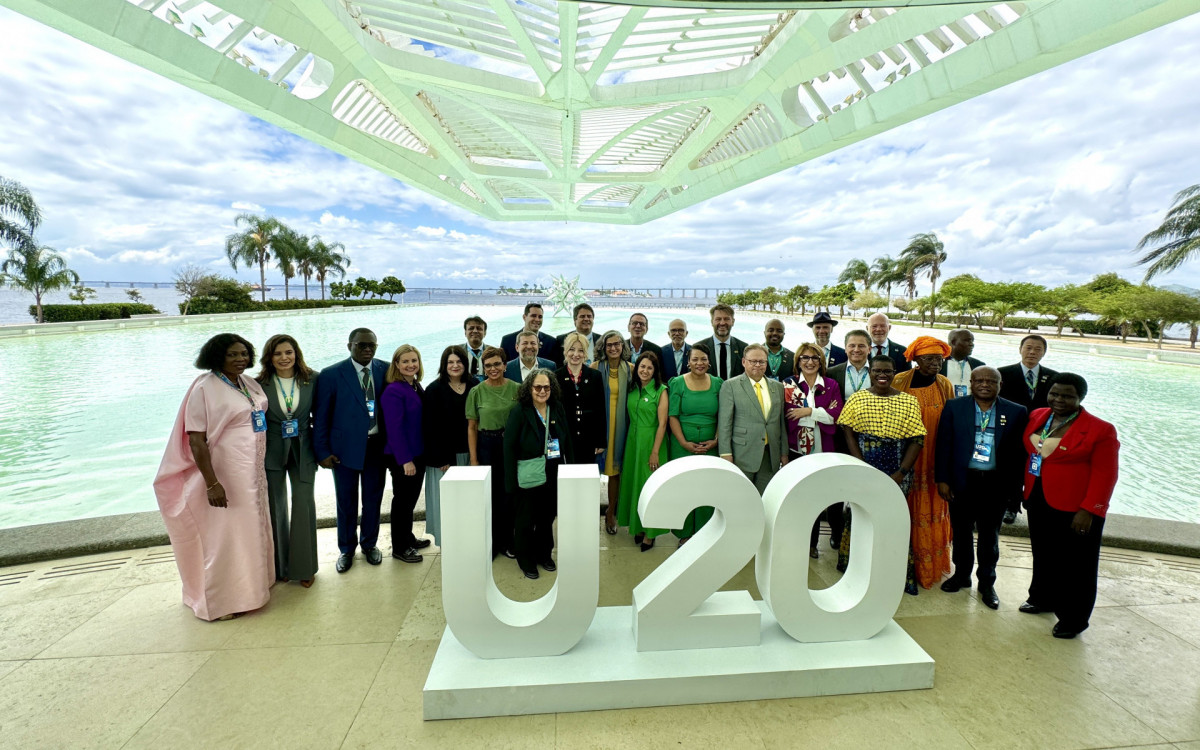 Prefeitos do U20 se reuniram, neste domingo (17), para entregue do documento final ao presidente Lula - Beth Santos / Prefeitura do Rio