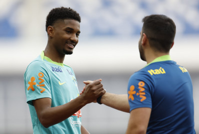 Abner celebra sequência como titular e afasta 'pressão' na Seleção