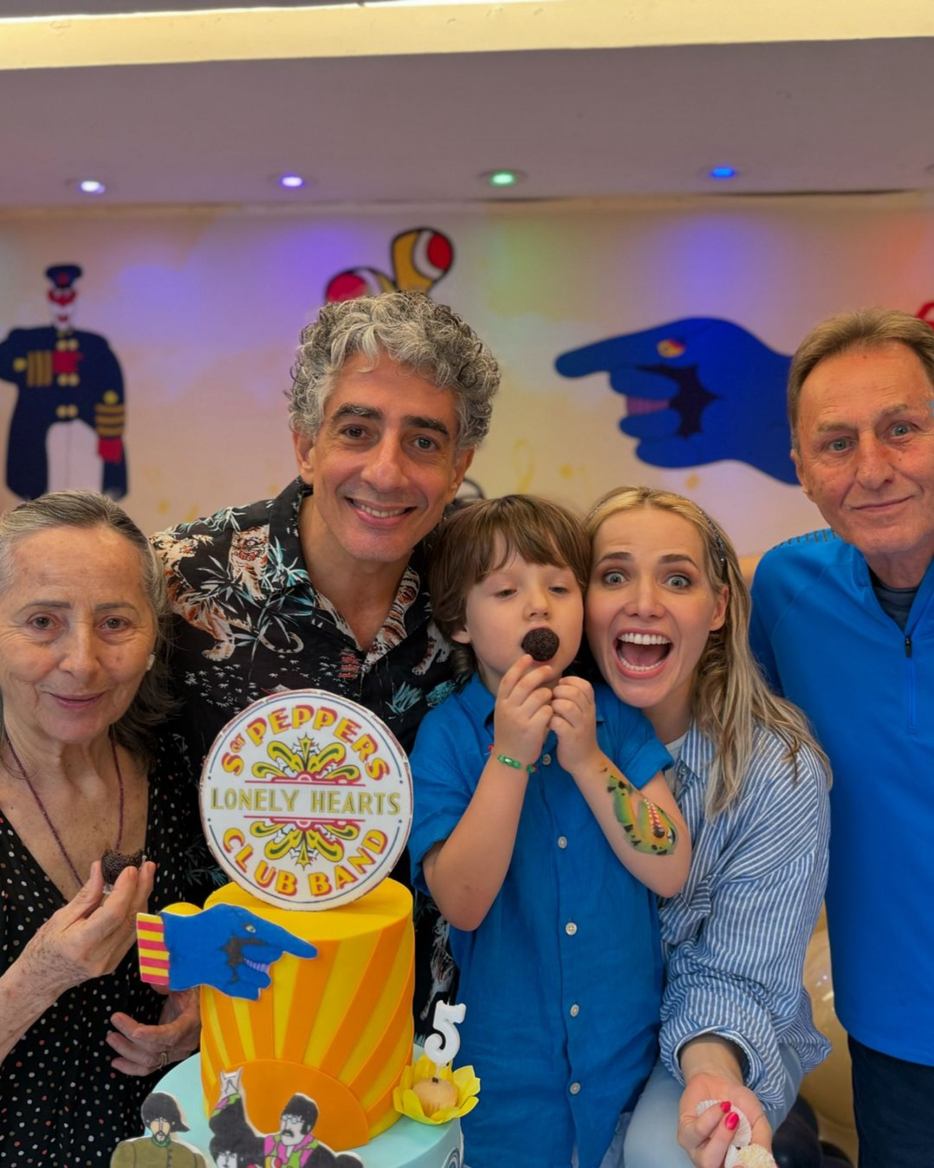 Letícia Colin celebra aniversário do filho ao lado do ex-marido, Michel Melamed - Reprodução / Instagram 