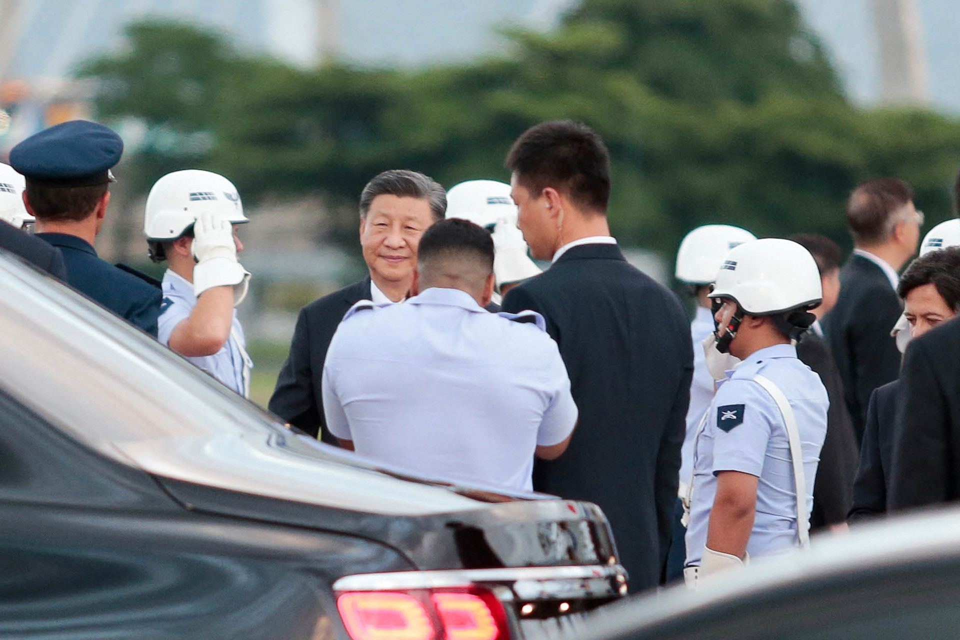Xi Jinping ao chegar à Base Aérea do Galeão antes da Cúpula do G20 no Rio de Janeiro - AFP