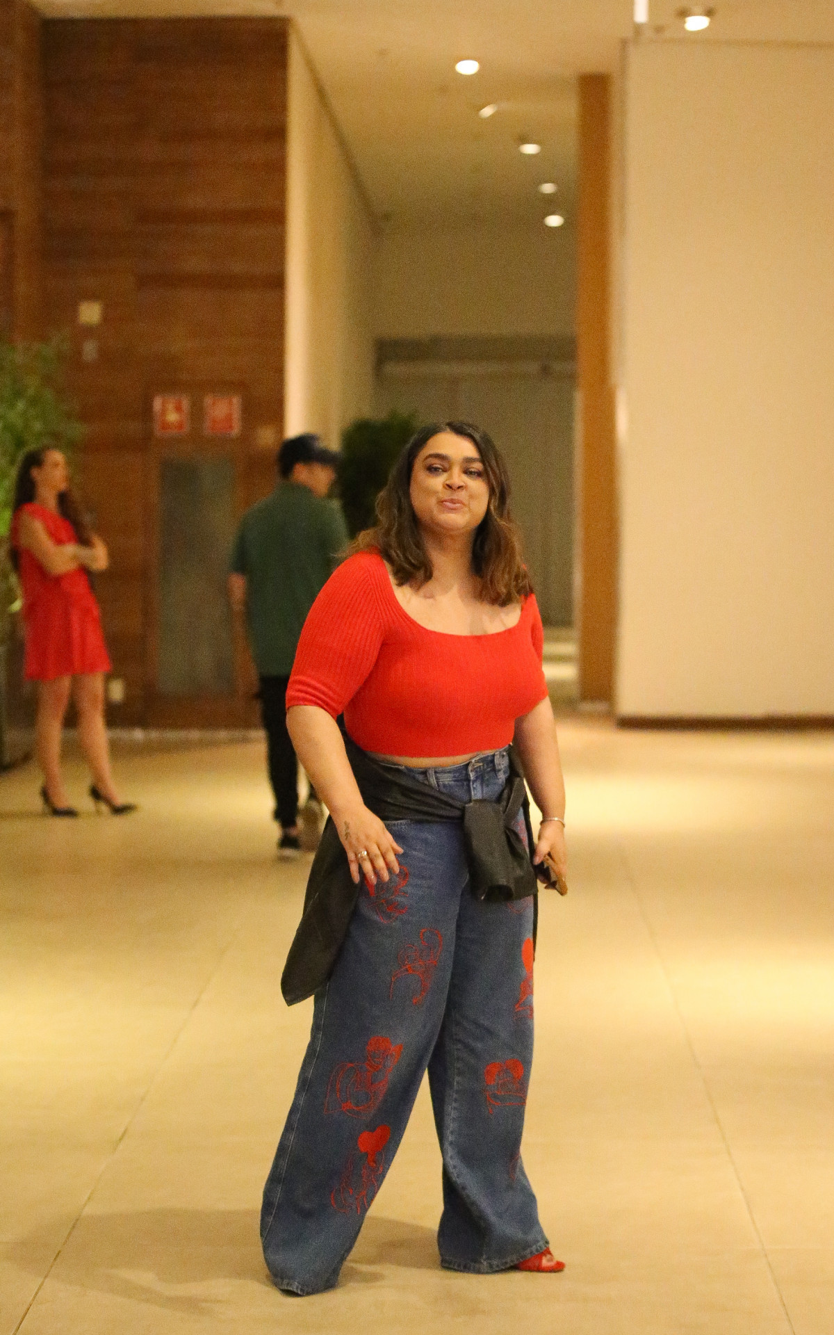 Artista curte a vida após deixar o hospital 