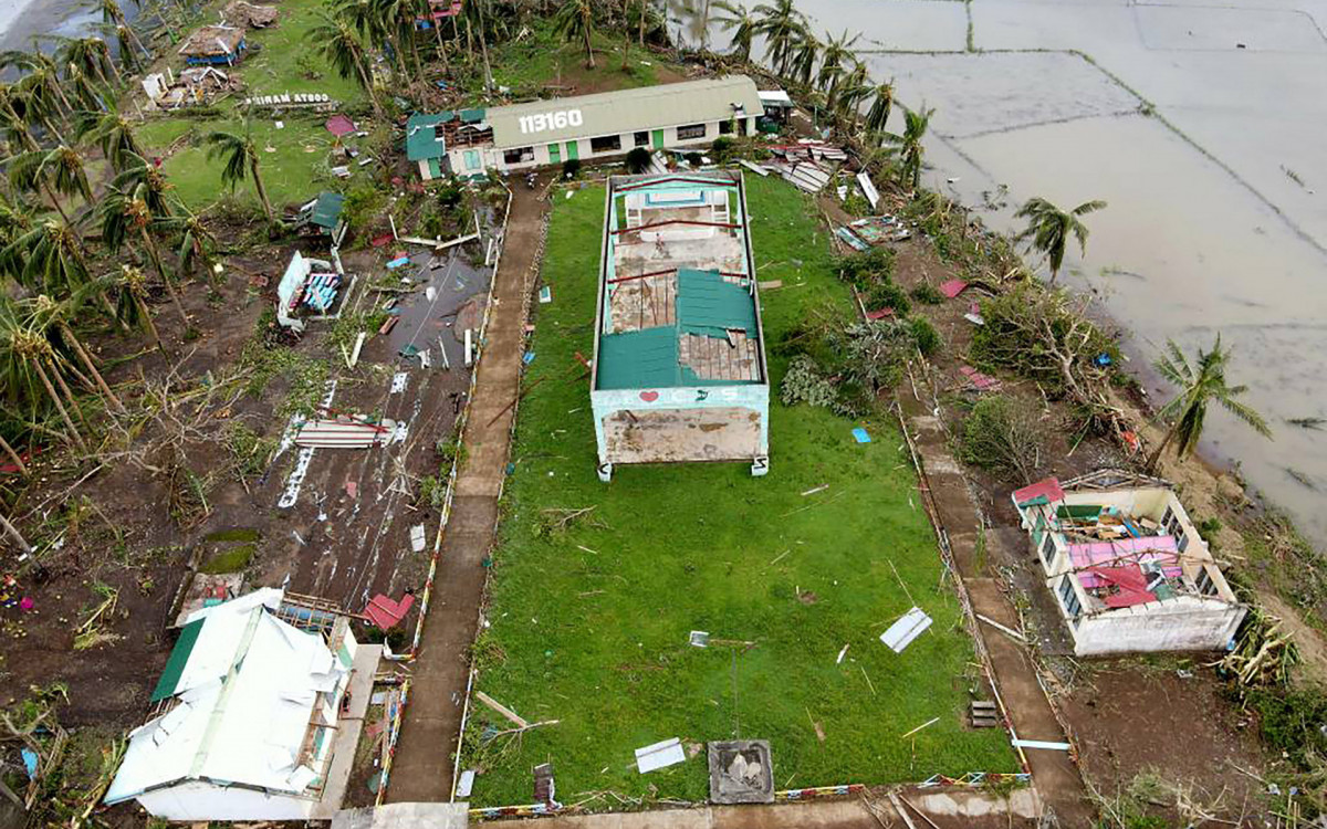 Pessoas abandonaram suas casas após aviso da chegada do ciclone - Reprodução/Handout/Courtesy of Joshua Villegas/AFP