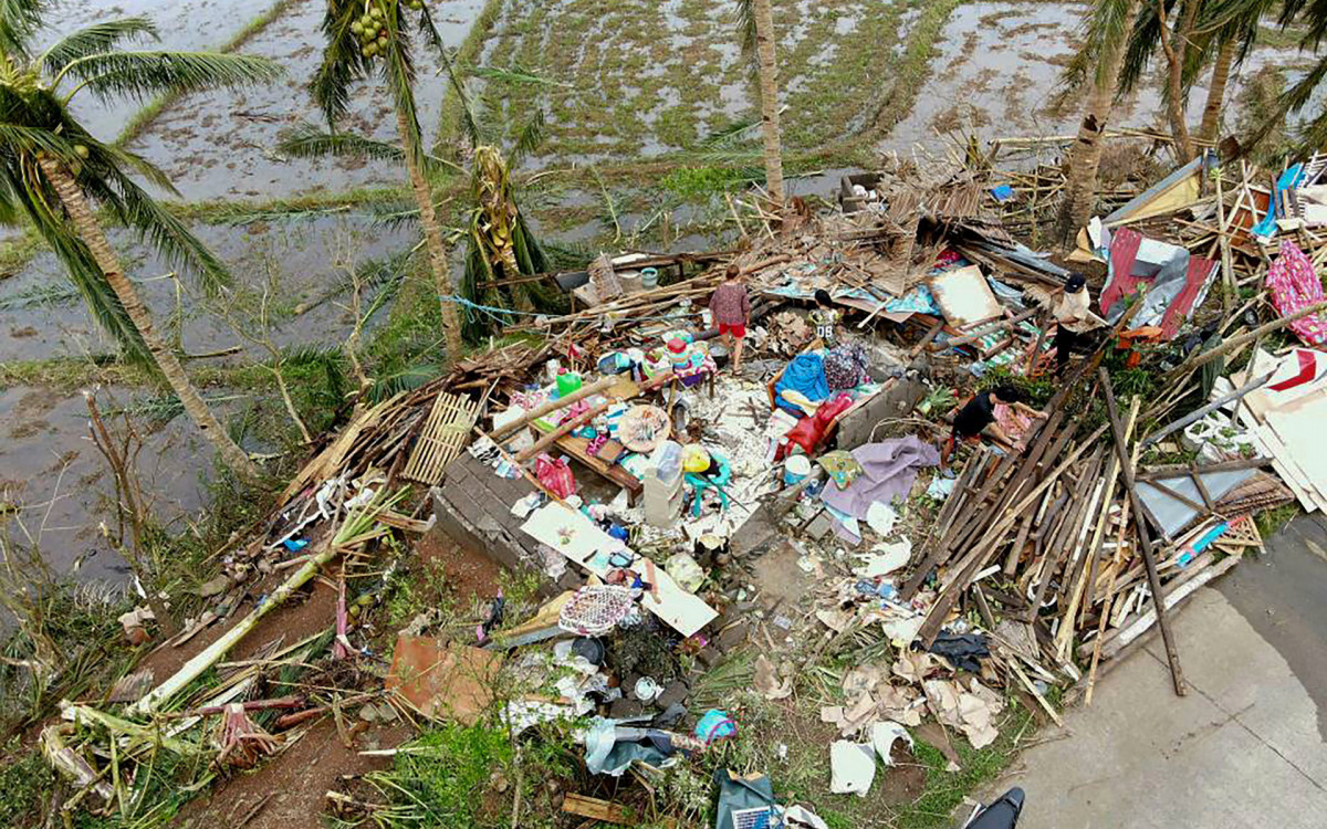 O ciclone teve ventos com máxima de 185 km/h - Reprodução/Handout/Courtesy of Joshua Villegas/AFP