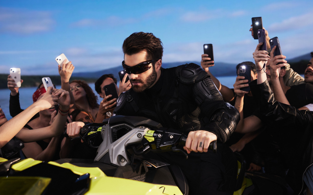 Alok no clipe Looking For Love - Caroline Moschei