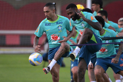 'Um dos melhores do mundo', atacante da Seleção é exaltado por Romário