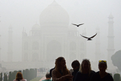 Poluição recorde provoca fechamento de escolas e restrições ao tráfego na Índia