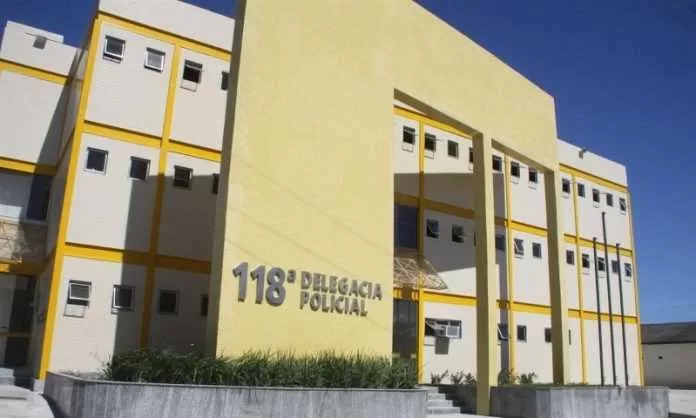 Homem que devia pensão alimentícia é preso após ameaçar a companheira em Araruama