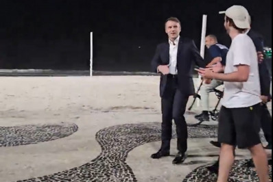 Macron dá 'rolé aleatório 'pela orla de Copacabana 