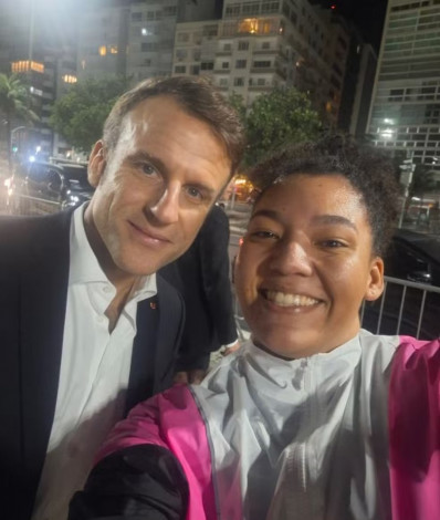 Foto postada pela mulher que encontrou o Macron - Reprodução / X