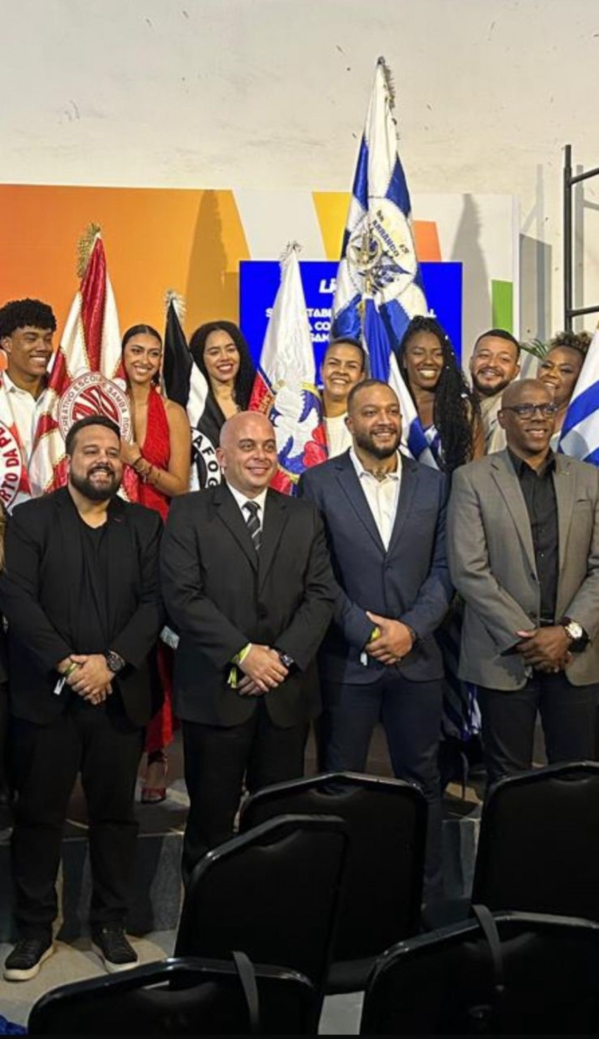 Dirigentes das escolas de samba e pavilhões no G20