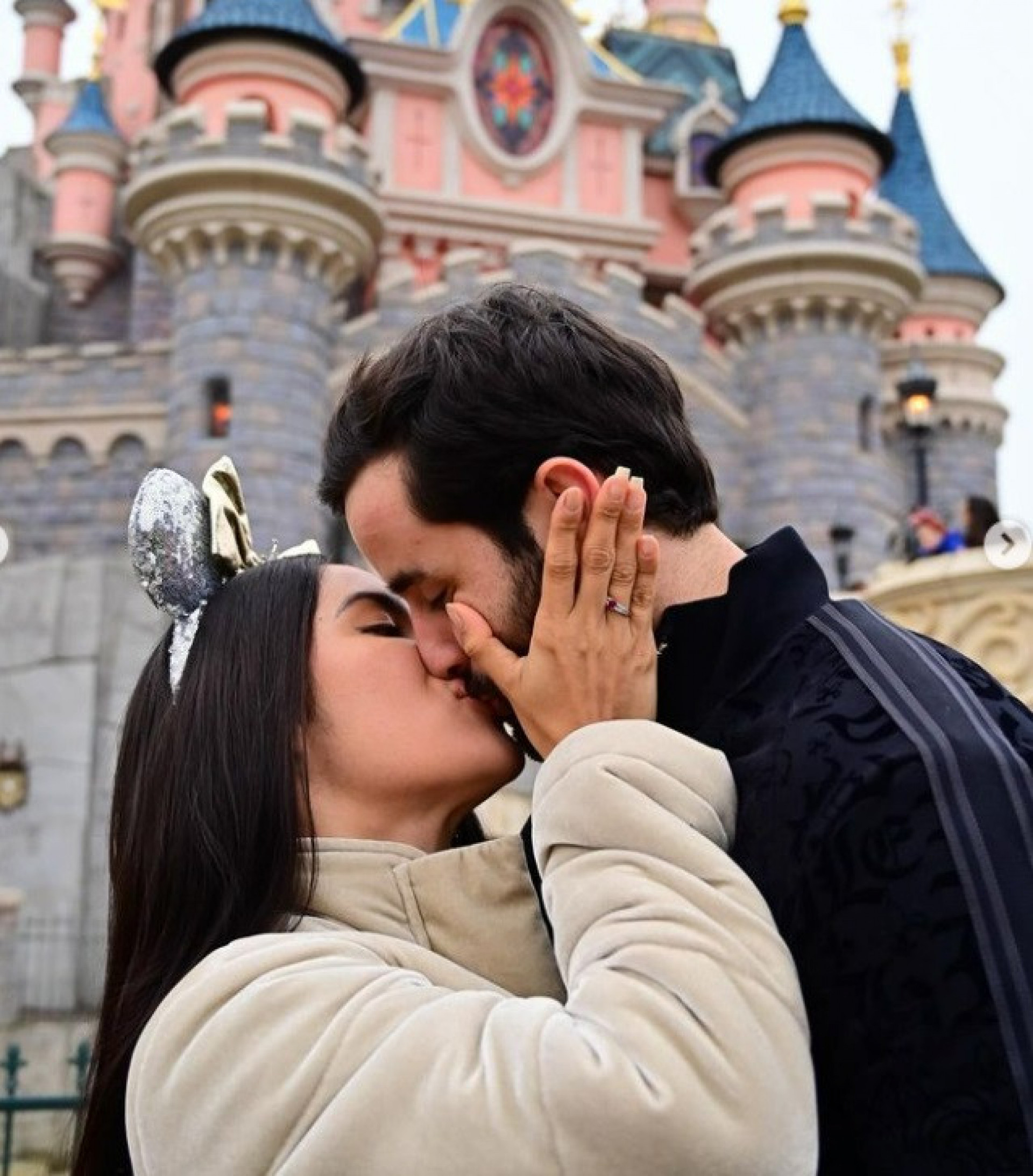 Matteus pediu Isabelle em casamento durante viagem a Paris  - Reprodu&ccedil;&atilde;o/Instagram 