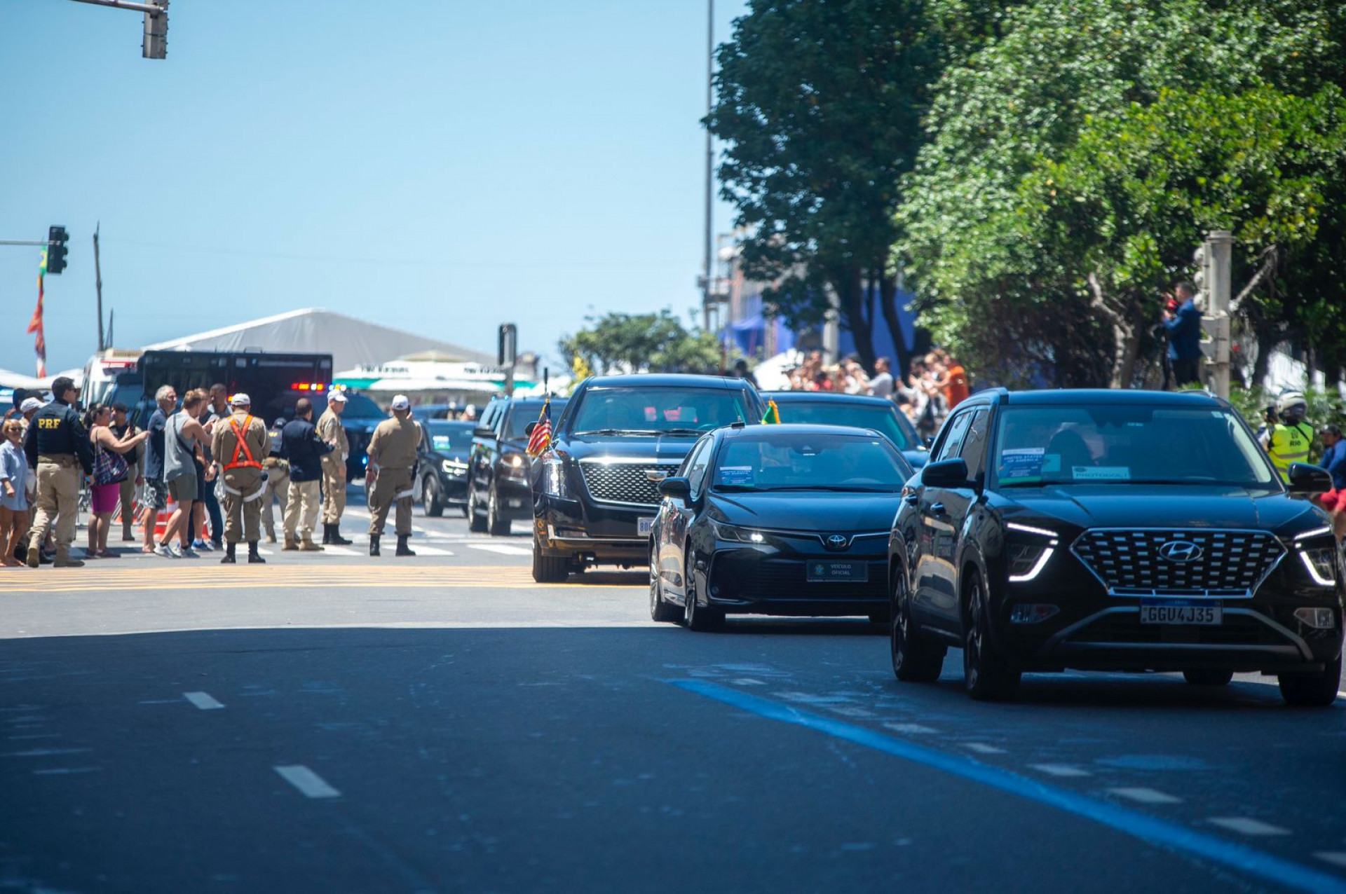 Comitiva de Joe Biden passou pela Av. Princesa Isabel, em Copacabana, nesta segunda (18) - Armando Paiva / Agência O Dia