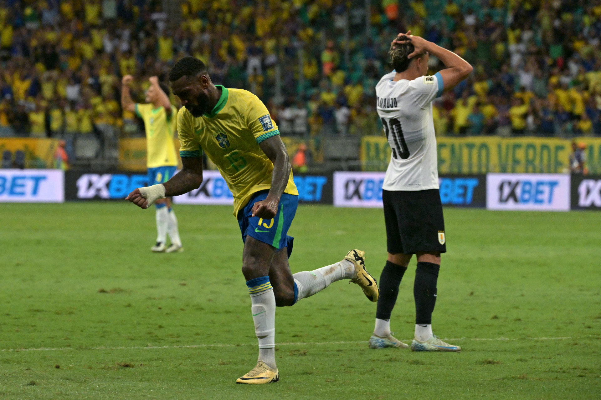 Comemora&ccedil;&atilde;o de Gerson ap&oacute;s seu gol no empate da sele&ccedil;&atilde;o brasileira - Nelson Almeida/AFP