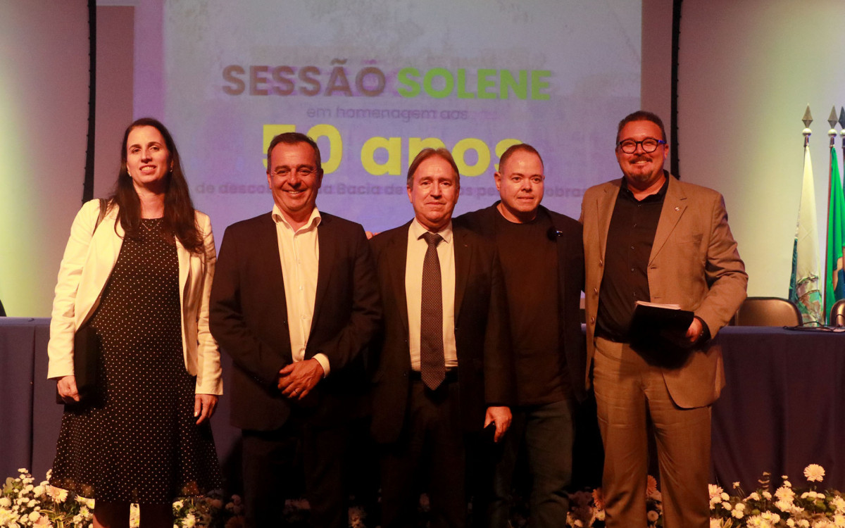 Sessão solene homenageia os 50 anos da descoberta de petróleo na Bacia de Campos, celebrando conquistas e parcerias