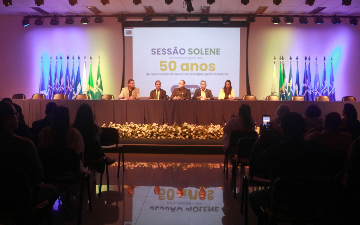 Sessão solene homenageia os 50 anos da descoberta de petróleo na Bacia de Campos, celebrando conquistas e parcerias