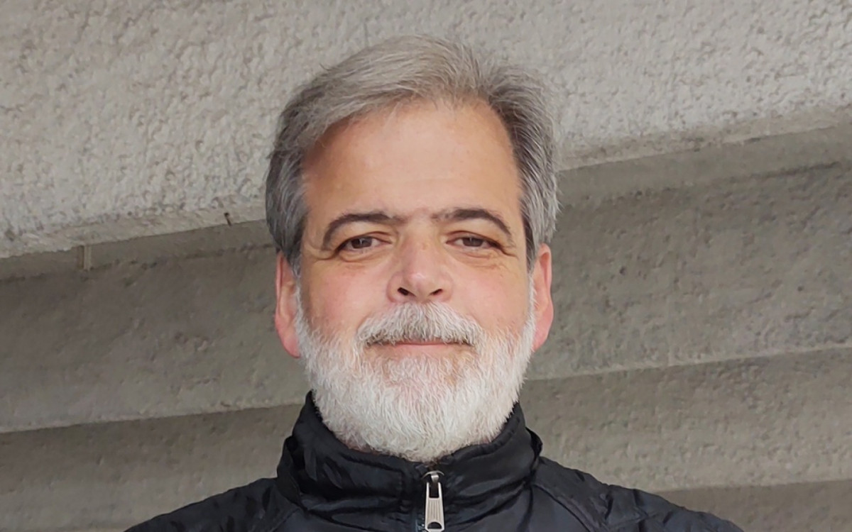 O ator Cl&aacute;udio Cinti
