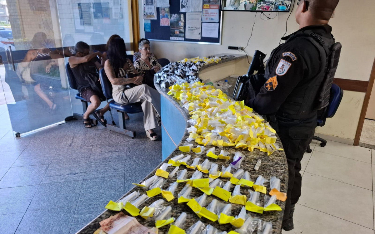Apreensão de drogas e prisão de suspeitos em Rio das Ostras