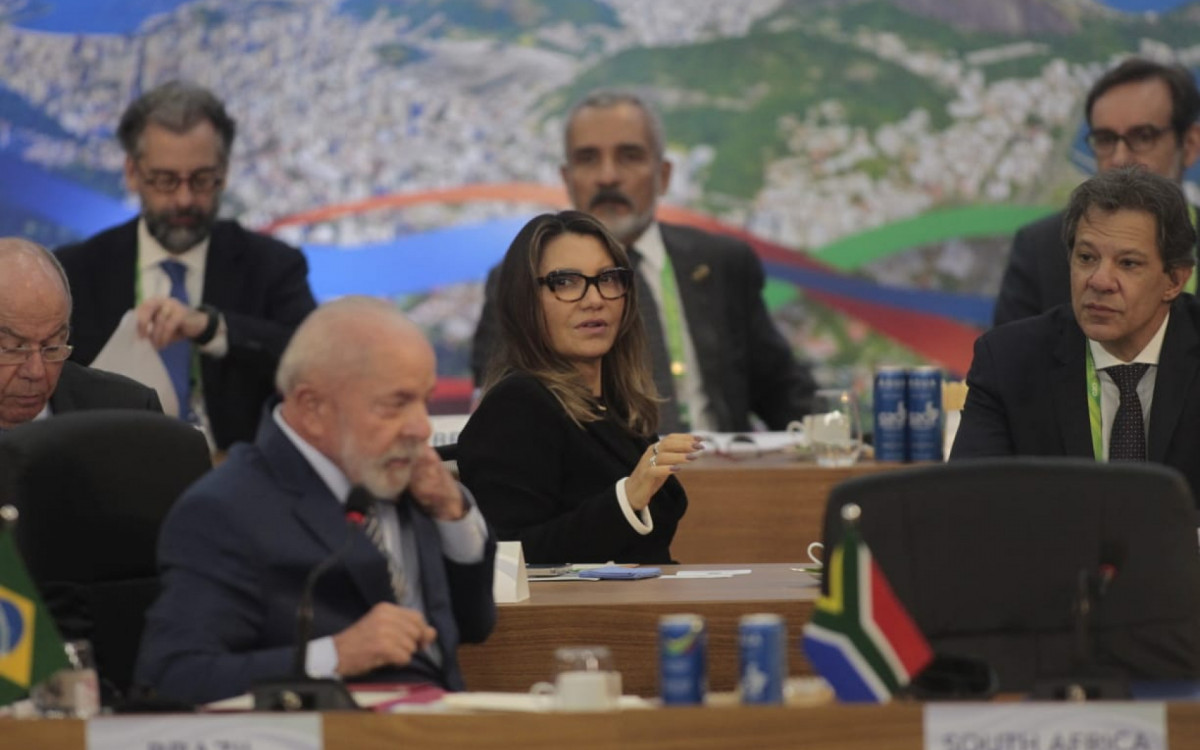 Primeira-dama Janja Lula da Silva está no encontro dos líderes nesta terça-feira (19)