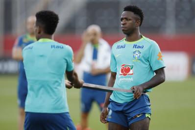 Vini Jr vê avanços na luta contra racismo e cita punições: 'Vai ter medo de falar'