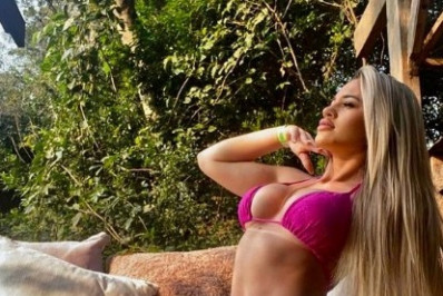 Musa do Olimpia sensualiza de biquíni e recebe elogio de fãs: 'Incrível'