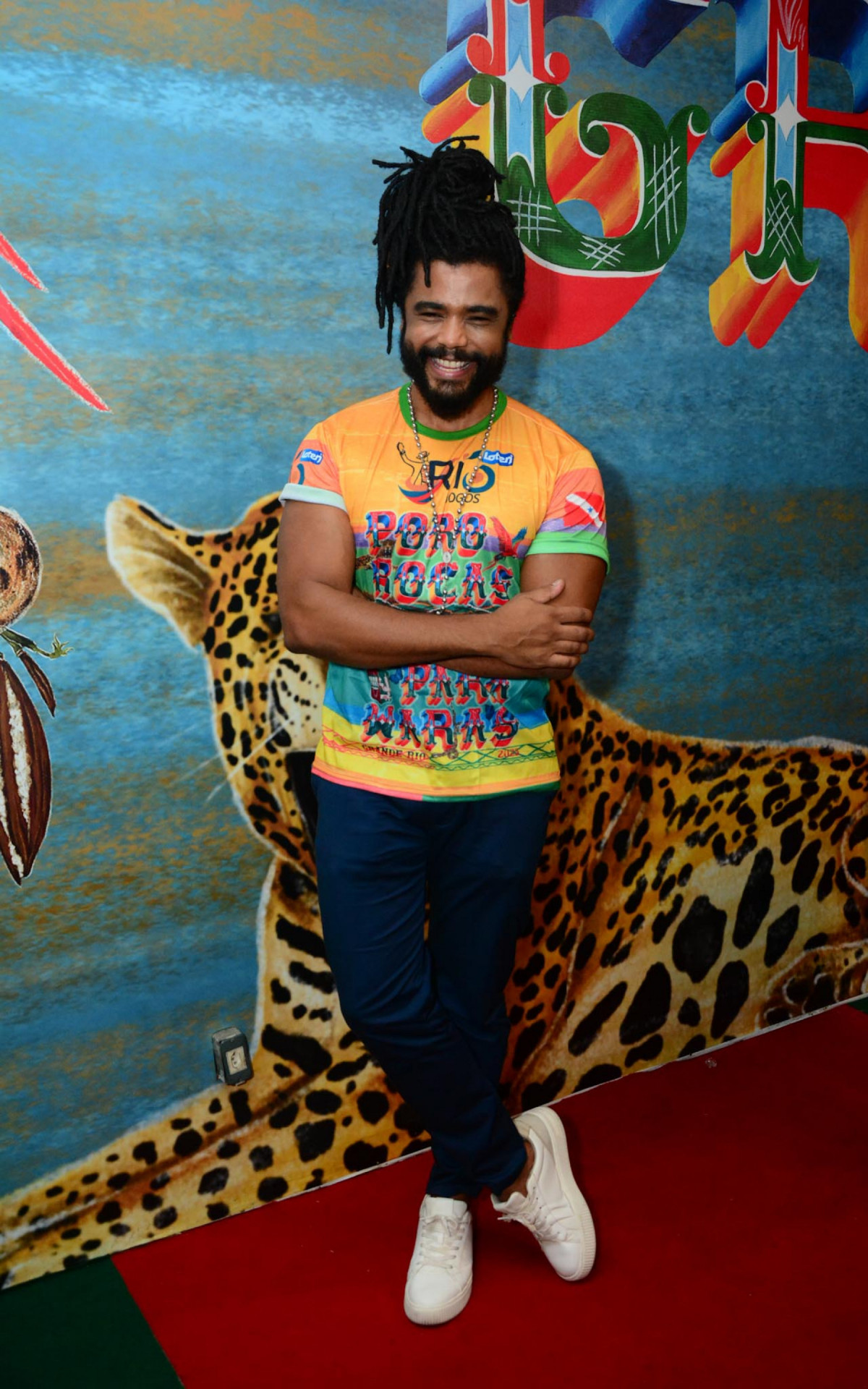 Diogo Almeida marca presença em noite de ensaio na quadra da Grande Rio