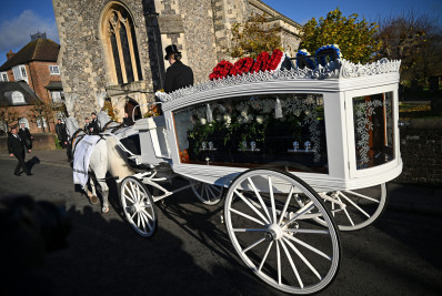 Funeral de Liam Payne reúne familiares e ex-membros do One Direction para o último adeus 