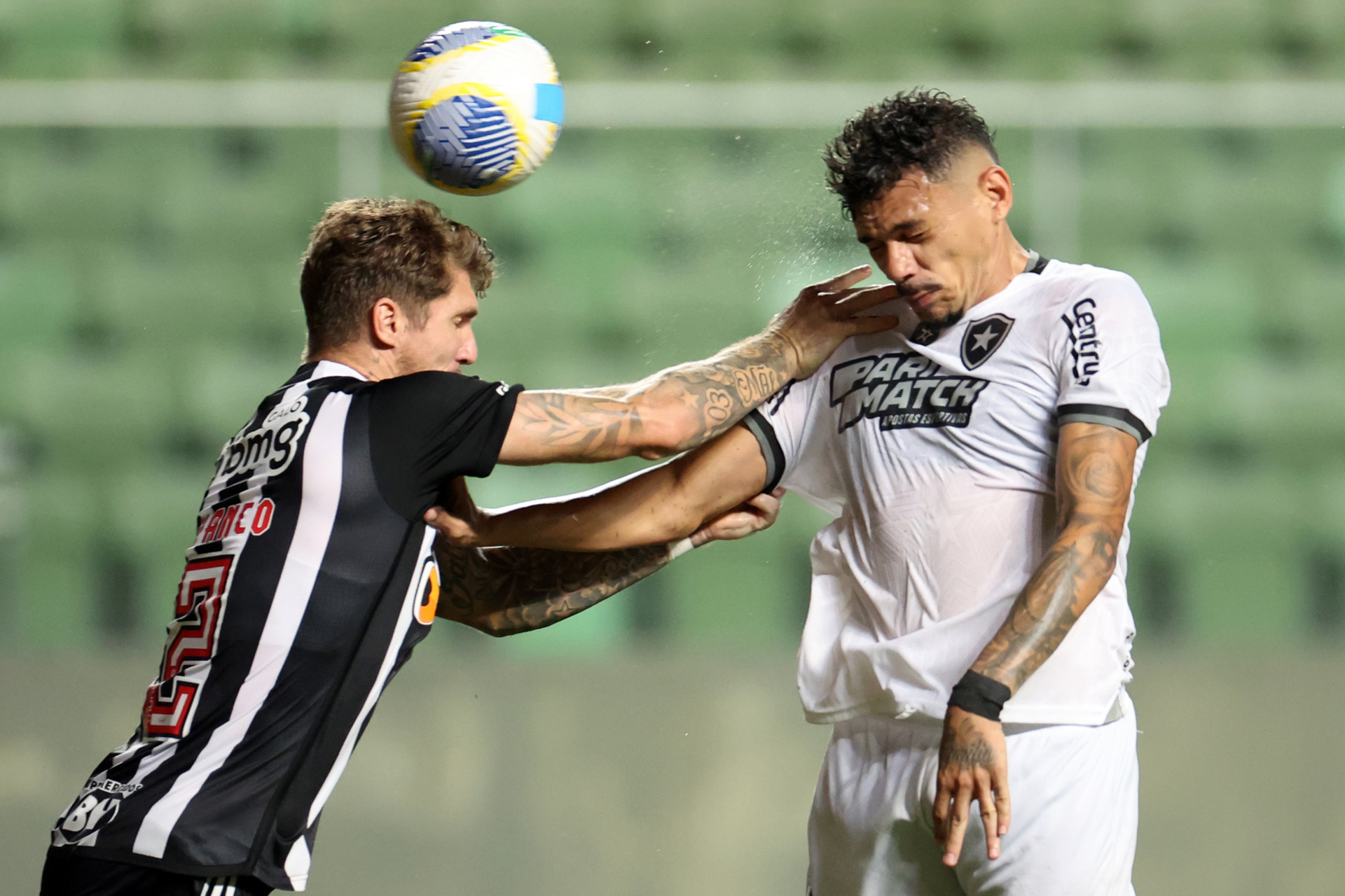 Tiquinho Soares foi titular do Botafogo no empate com o Atl&eacute;tico-MG - V&iacute;tor Silva/Botafogo