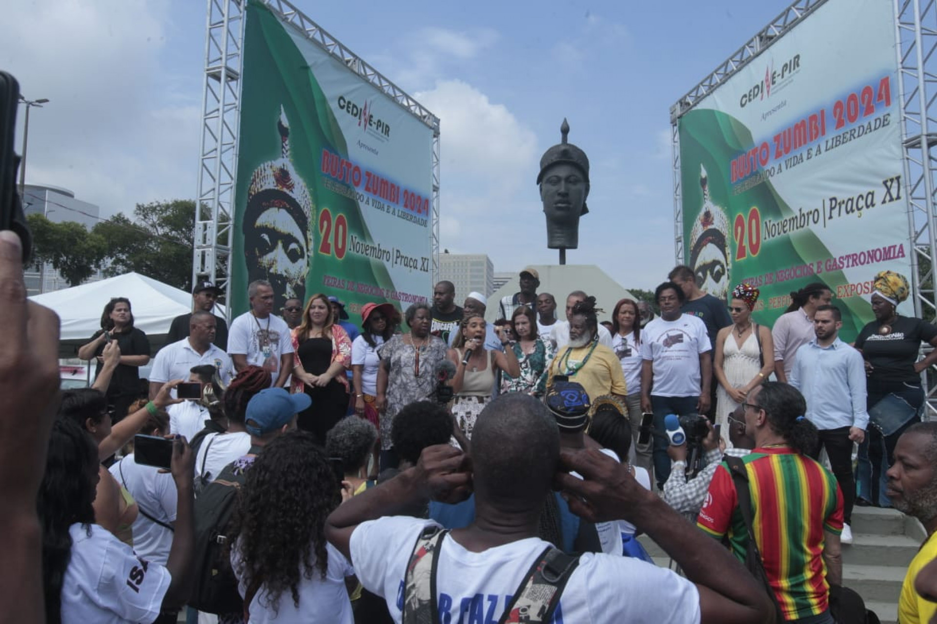 Ato em frente ao Monumento Zumbi dos Palmares, no Dia da Consciência Negra - Reginaldo Pimenta/Agência O Dia