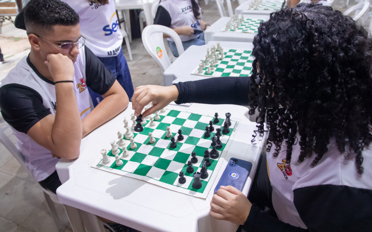 Muita concentração nos jogos de xadrez, que marcaram o primeiro fim de semana da competição