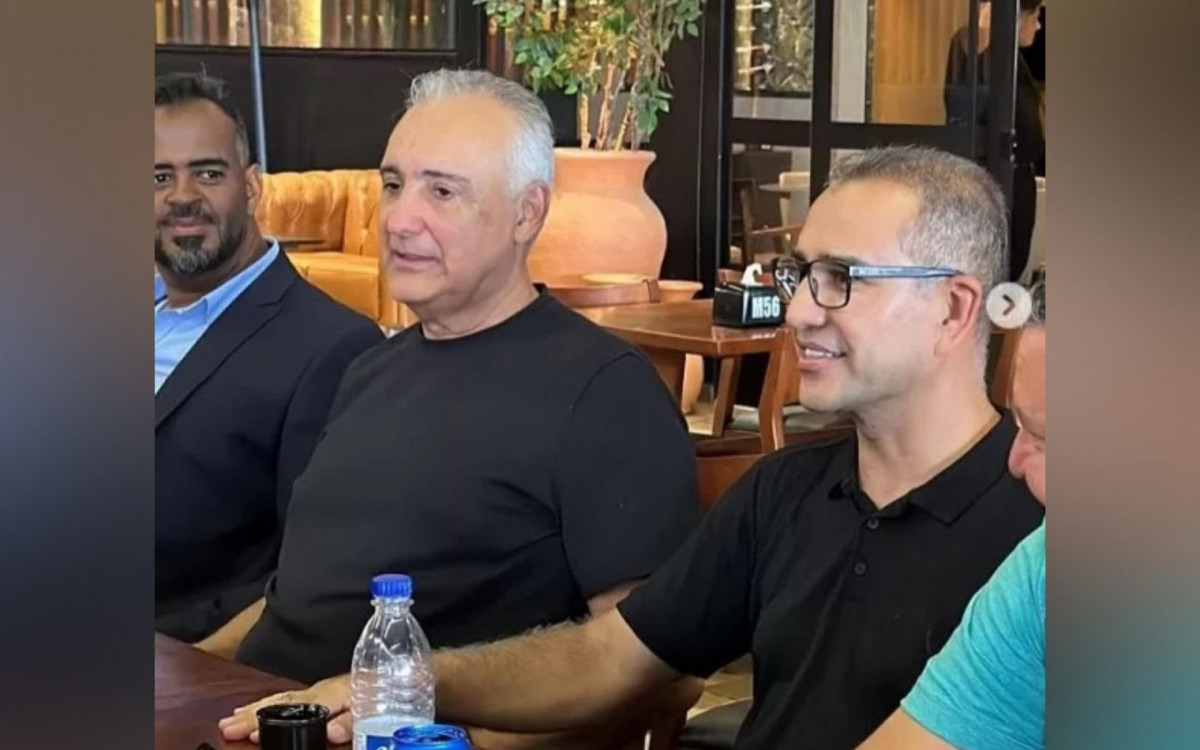 Da esquerda para a direita: Prefeito eleito de Rio das Ostras, Carlos Augusto Balthazar (PL) e prefeito de Iguaba Grande, Vantoil Martins 