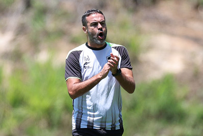 Falta de criatividade do ataque liga alerta no Botafogo em semana decisiva