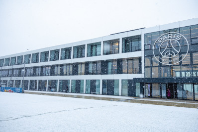 Vídeo: PSG inaugura novo CT de R$ 2 bilhões com show de luzes, fogos e drones