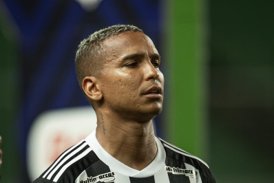 Deyverson provoca jogadores do Botafogo e ironiza cobrança de zagueiro: 'Quem?'