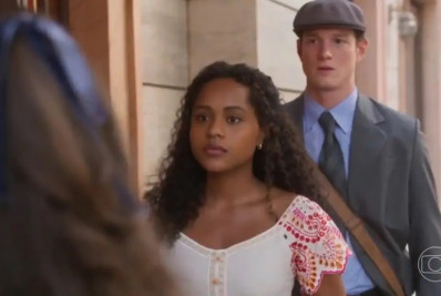 Produção de 'Garota do Momento' comete erro e cena viraliza na web