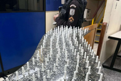 PM encontra drogas em casa abandonada em Vassouras