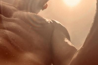 José Loreto posta foto nu e causa alvoroço na internet: 'Bora pecar'