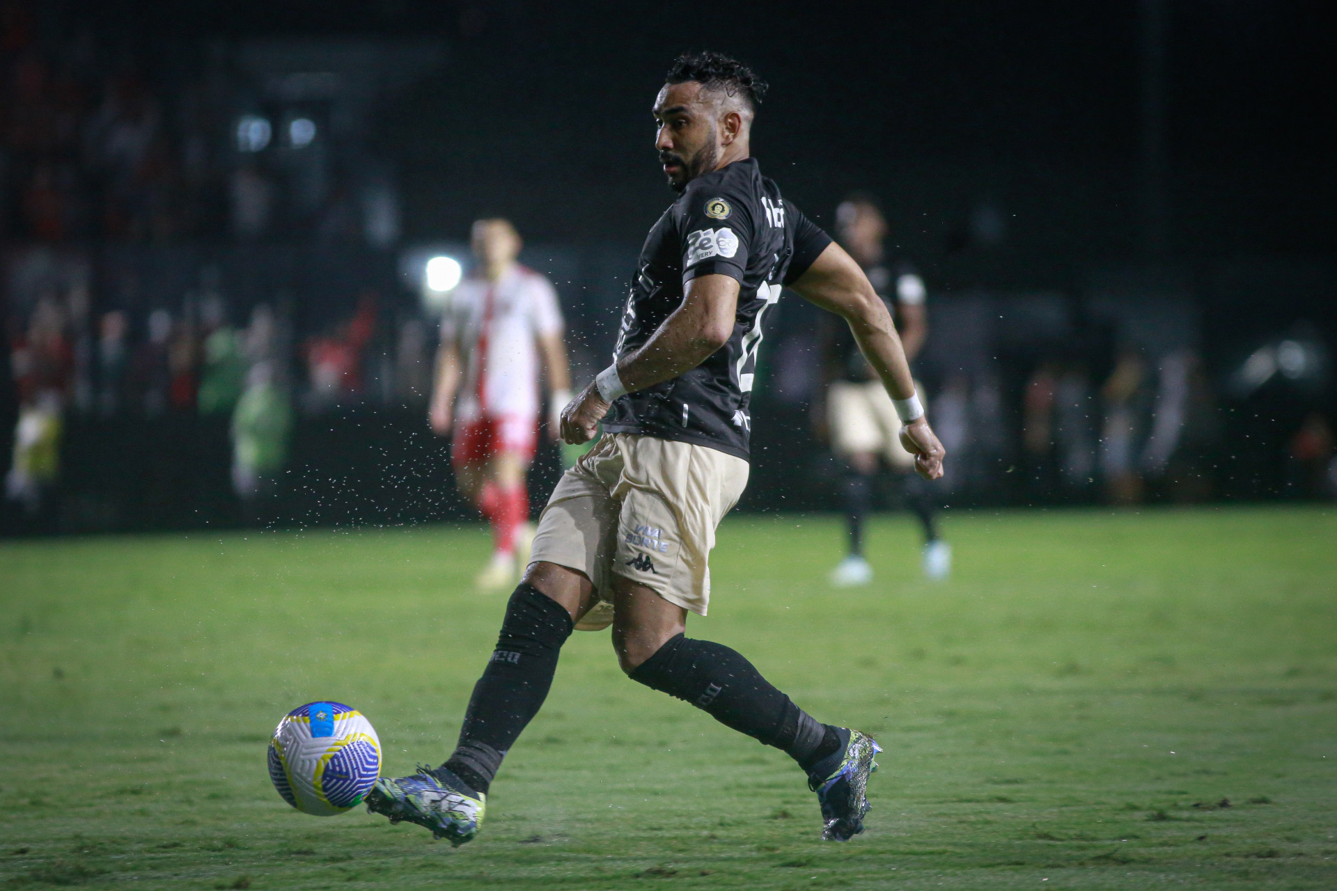 Payet usou a camisa 10 do Vasco com nome de Pelé nas costas - Matheus Lima/Vasco