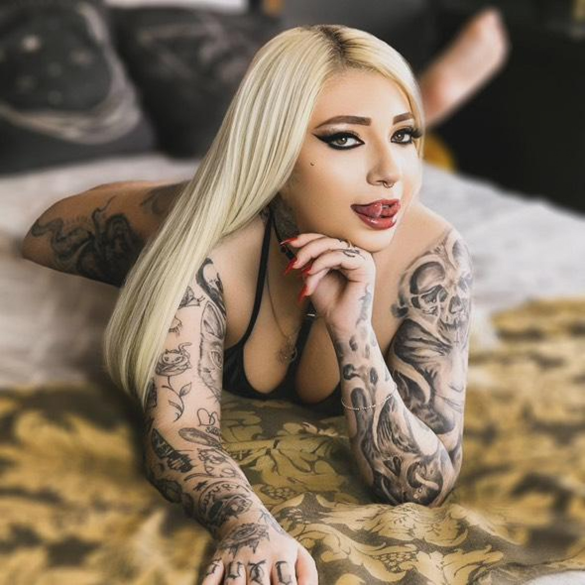 Musa do Athletico-PR, Sarah Lee pode incluir mais uma tatuagem no corpão - Divulgação / @saymondalazen