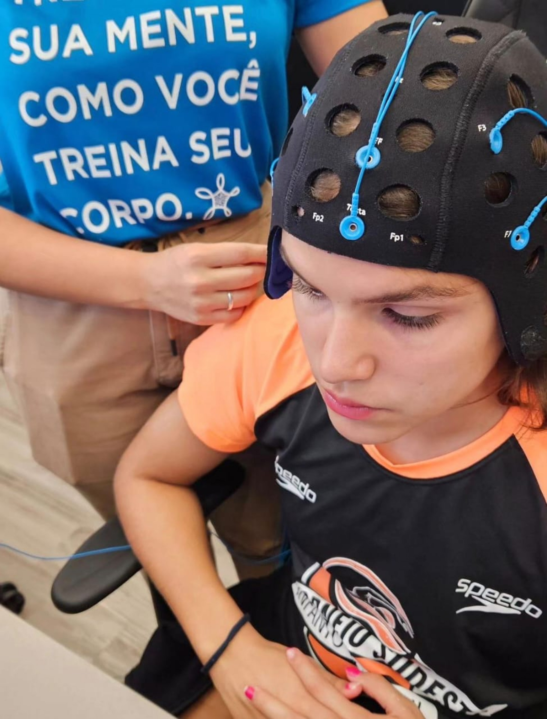 A atleta Ana J&uacute;lia realizando neurofeedback - Divulga&ccedil;&atilde;o