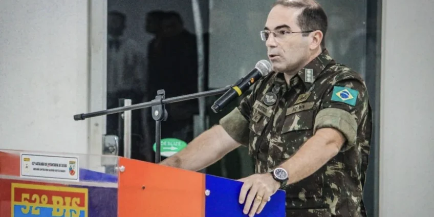 Militar que está entre os indiciados pela PF foi condecorado por Lula